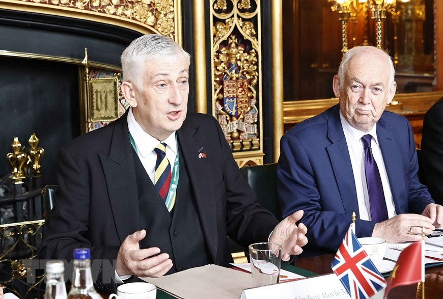Chủ tịch Hạ viện Anh Lindsay Hoyle phát biểu tại Hội đàm. (Ảnh: Doãn Tấn/TTXVN) Hình ảnh Chủ tịch Quốc hội hội đàm với Chủ tịch Hạ viện Anh -0