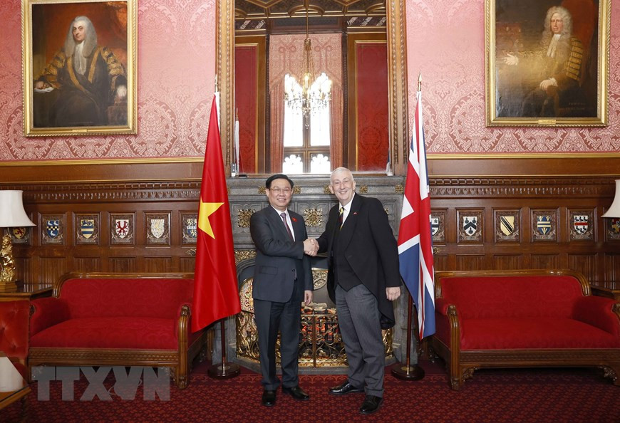 Chủ tịch Quốc hội Vương Đình Huệ và Chủ tịch Hạ viện Anh Lindsay Hoyle . (Ảnh: Doãn Tấn/TTXVN) Hình ảnh Chủ tịch Quốc hội hội đàm với Chủ tịch Hạ viện Anh -0