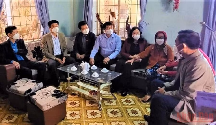 Trưởng Ban Dân vận Trung ương Bùi Thị Minh Hoài thăm và tặng quà Tết tại Đắk Lắk -0