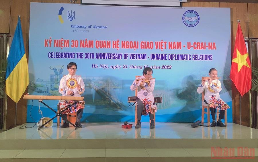 Một tiết mục văn nghệ tại buổi lễ. Thúc đẩy quan hệ đoàn kết, hữu nghị và hợp tác giữa Việt Nam và Ukraine -0