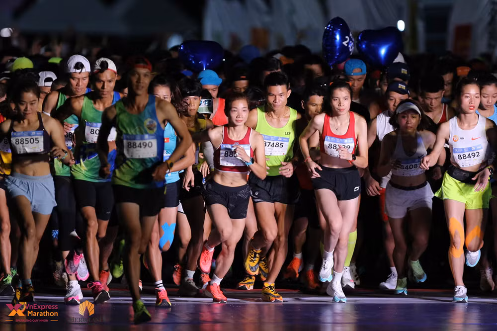 Gần 10.000 người tham gia VnExpress Marathon Sparkling Quy Nhơn 2022 -0