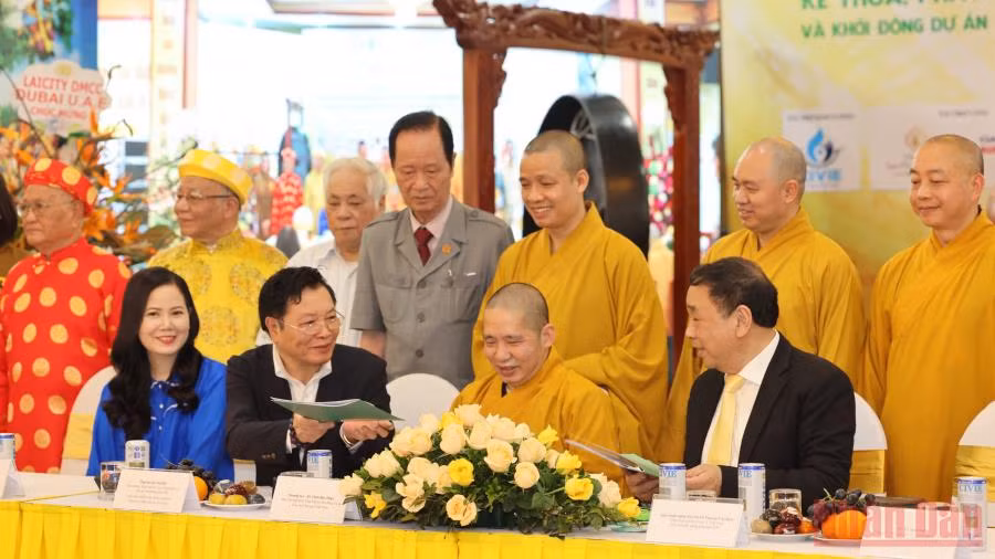 Ký kết hợp tác chương trình phát huy văn hóa, y học dân tộc giữa các đơn vị.