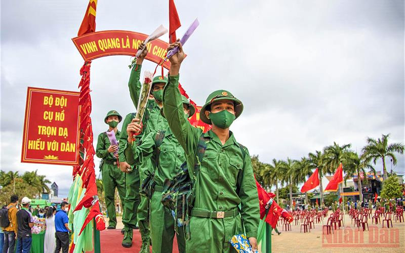 Thanh niên tỉnh Đắk Lắk hăng hái lên đường thực hiện nghĩa vụ quân sự năm 2022. Gần 3.000 thanh niên ở Đắk Lắk hăng hái lên đường thực hiện nghĩa vụ quân sự năm 2022 -0