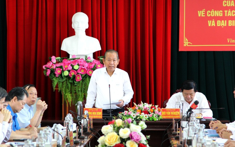 Phó Thủ tướng Thường trực Chính phủ Trương Hòa Bình phát biểu tại buổi làm việc.