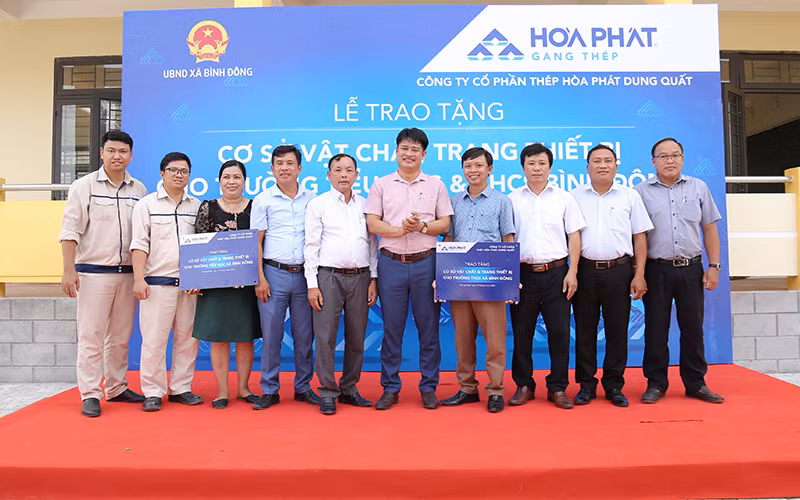 Hòa Phát Dung Quất tài trợ hơn 5 tỷ đồng nâng cấp trường học và trạm y tế tại huyện Bình Sơn.