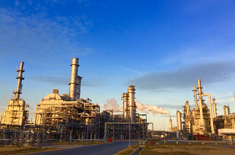 Nhà máy Lọc hóa dầu Nghi Sơn.