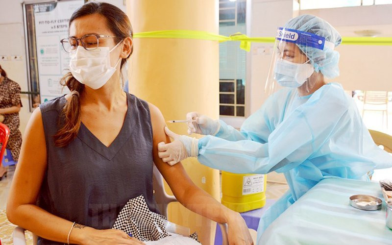 Chị Laura, công dân Tây Ban Nha tiêm vaccine ngừa Covid-19 sáng 10/8 tại phường Thảo Điền (Ảnh: hcmcpv.org.vn) Tiêm chủng vaccine Covid-19: Không phân biệt người Việt Nam hay nước ngoài -0