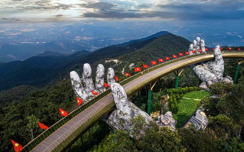 Cầu Vàng Đà Nẵng tiếp tục gây ấn tượng với các chuyên gia du lịch và du khách quốc tế tại WTA 2021 (Ảnh: ST)