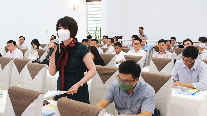 Cổ đông phát biểu ý kiến tại phiên họp. PVFCCo tổ chức thành công phiên họp Đại hội đồng cổ đông 2022 -0