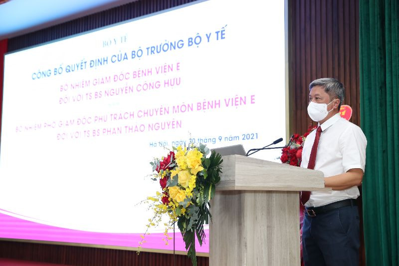 Thứ trưởng Y tế Nguyễn Trường Sơn phát biểu tại buổi lễ. Công bố quyết định bổ nhiệm Giám đốc Bệnh viện E -0