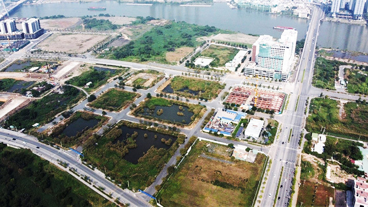 Hai doanh nghiệp còn lại trúng đấu giá đất Thủ Thiêm vẫn chưa nộp các loại tiền theo quy định vào ngân sách TP Hồ Chí Minh. Ảnh: SƠN NAM Cần hoàn thiện quy định đấu giá quyền sử dụng đất -0