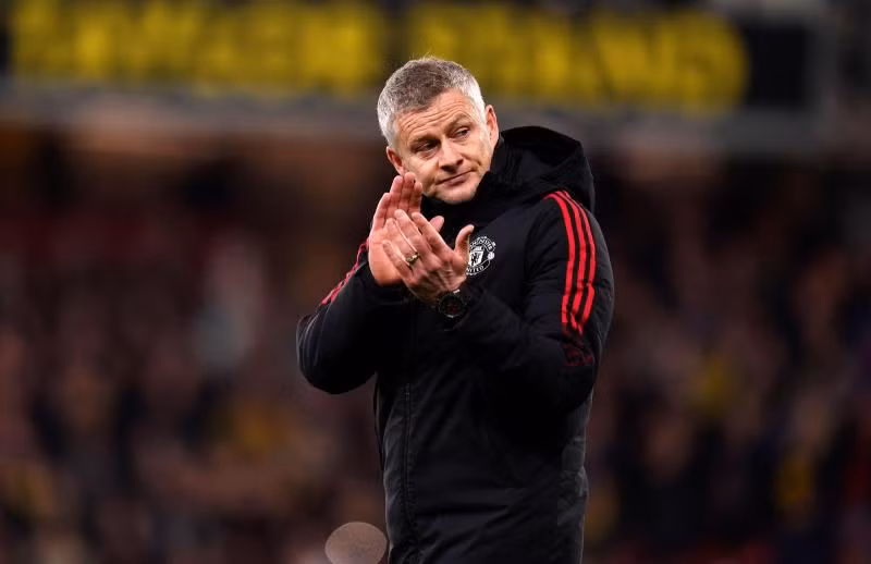 Ole Gunnar Solskjaer buồn bã sau trận thua 1-4 trước Watford. (Ảnh: Guardian)
