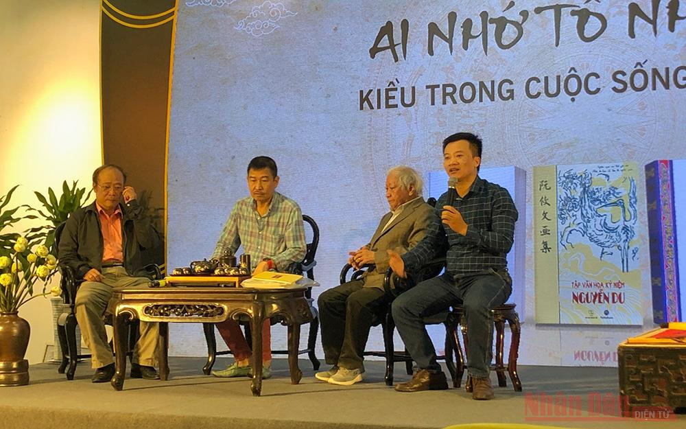 Các diễn giả tại cuộc tọa đàm (từ trái sang): PGS.TS Nguyễn Hữu Sơn, họa sĩ Lê Thiết Cương, GS.TS, Nhà giáo Nhân dân Trần Đình Sử, nhà nghiên cứu Mai Anh Tuấn. kieu_toadam-1604306972044.jpg