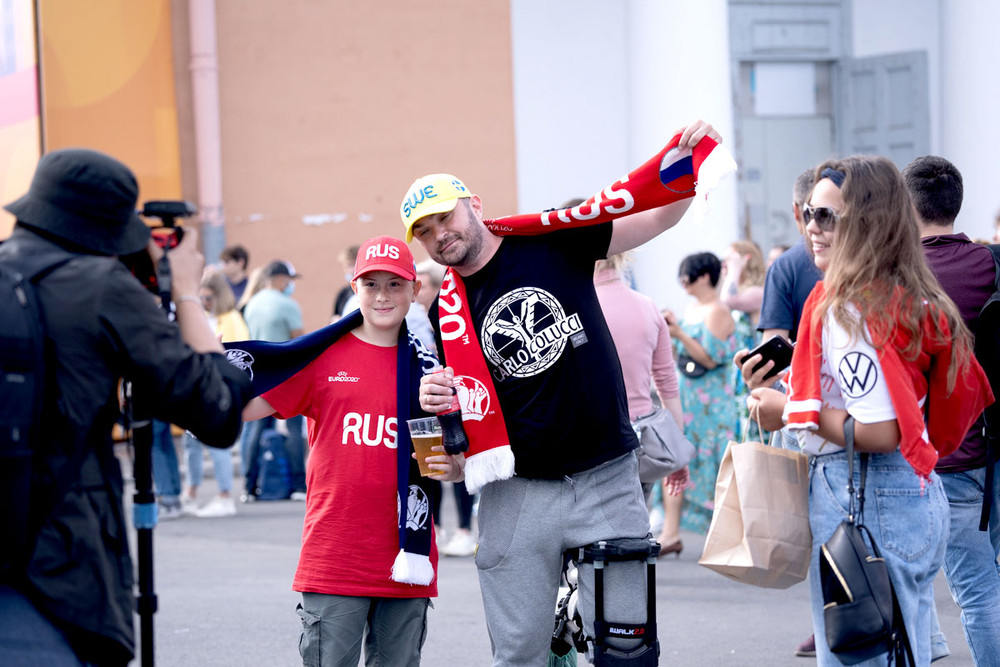 Để phục vụ Euro 2020, Saint Petersburg - thủ đô phương bắc nước Nga tiếp tục tổ chức làng bóng đá dành cho các tín đồ của môn túc cầu tại quảng trường Konyushennaya, nơi có nhiều kinh nghiệm tổ chức fan zone khi từng phục vụ Cúp Liên đoàn các châu lục năm 2017 và World Cup 2018. Điểm hẹn của người yêu thể thao tại Nga -0