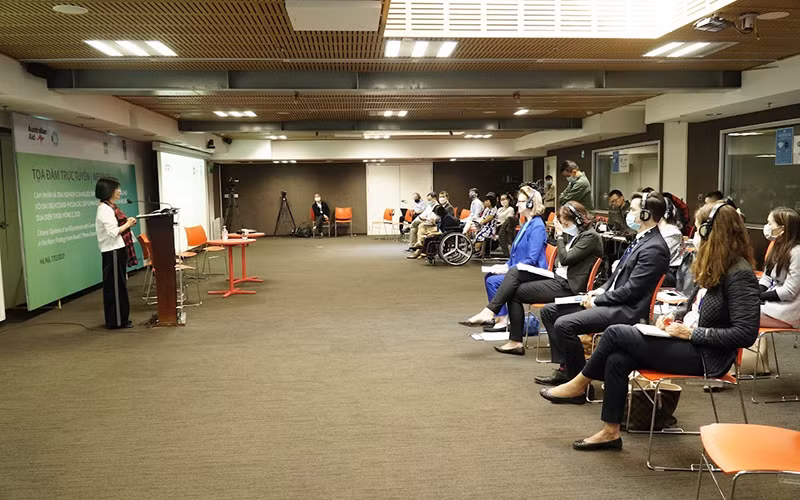 Các diễn giả tham gia tại buổi tọa đàm trực tuyến.