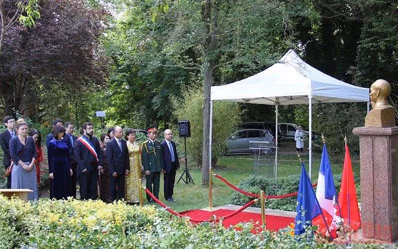 Lễ kỷ niệm Ngày sinh Chủ tịch Hồ Chí Minh được tổ chức trang trọng ở thành phố Montreuil.