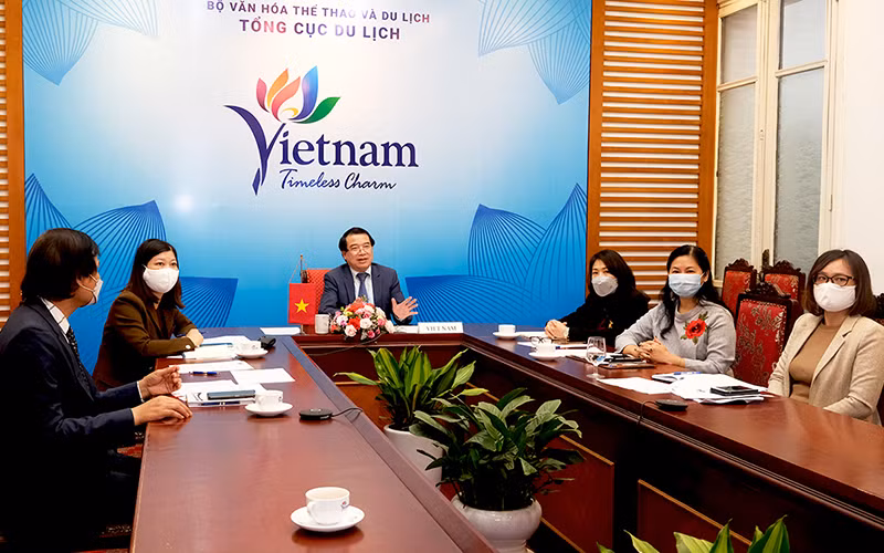 Phiên họp tại đầu cầu Hà Nội. (Ảnh: Tổng cục Du lịch)