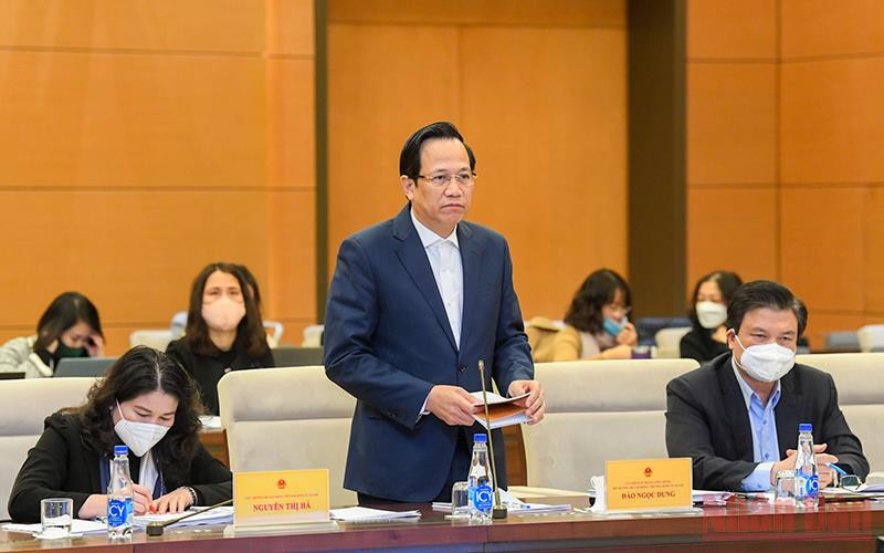 Bộ trưởng Lao động-Thương binh và Xã hội Đào Ngọc Dung phát biểu tại phiên giải trình. (Ảnh: Duy Linh) Chú trọng việc phòng, chống xâm hại trẻ em trong môi trường gia đình -0