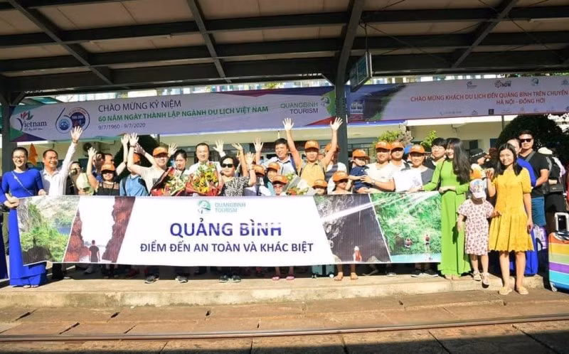 Quảng Bình đón chuyến tàu hỏa charter du lịch đầu tiên -0