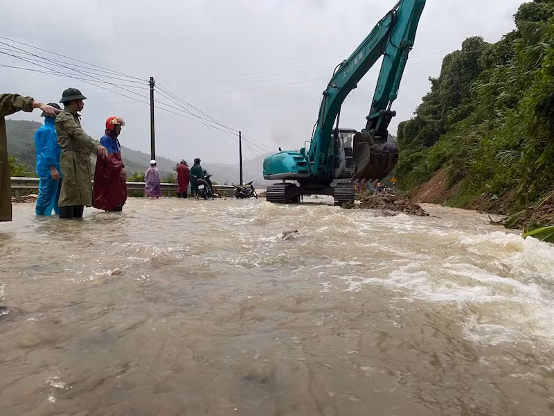 Các tuyến quốc lộ qua Quảng Bình ảnh hưởng nặng nề do mưa lũ -0