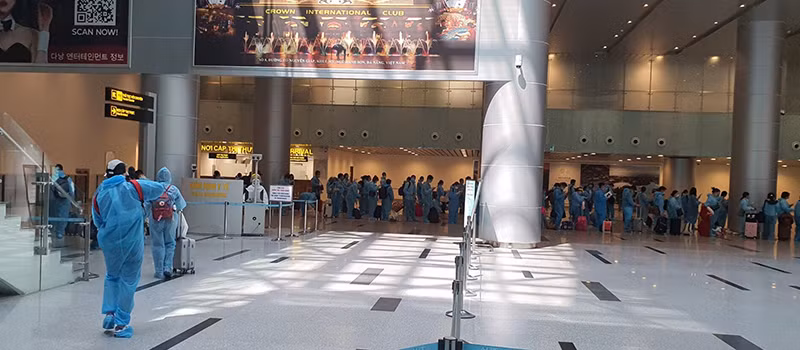 Các công dân được đưa về khu vực cách ly.