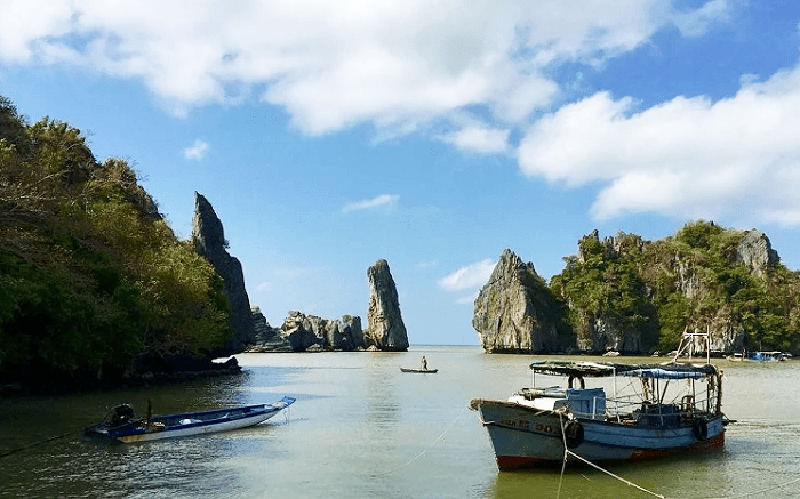 Hòn Phụ Tử được ví như Vịnh Hạ Long của phương nam. (Ảnh: Lữ hành Việt Nam) Thêm 2 điểm đến hấp dẫn tại Kiên Giang mở cửa cho du khách -0