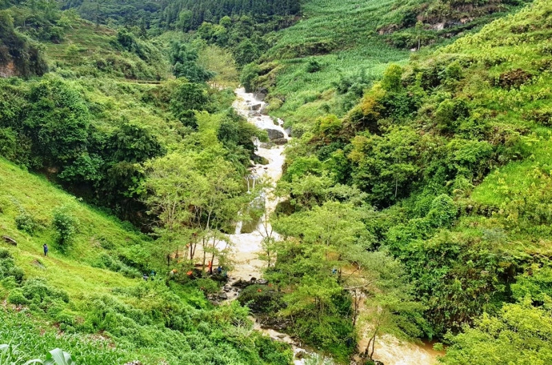 Khu vực tìm thấy thi thể nạn nhân cách nơi xảy ra vụ việc khoảng 300m. (Ảnh: ĐỨC NGUYỄN) Tìm thấy công nhân thủy điện bị lũ cuốn trôi -0
