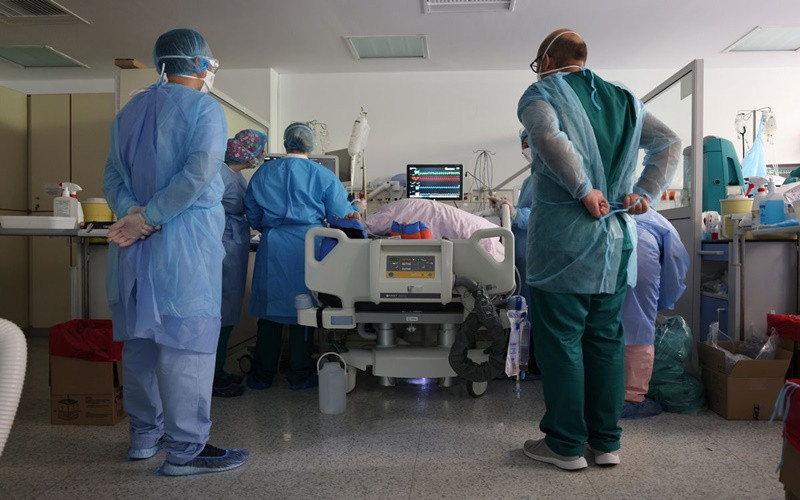 Phòng điều trị tích cực cho bệnh nhân Covid-19 tại thủ đô Athens, Hy Lạp. (Ảnh: Reuters)