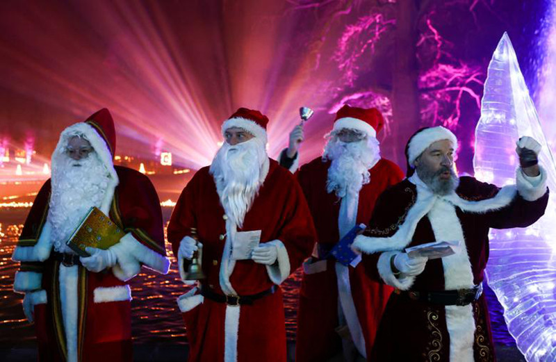 Ông già Noel cùng hát trong cuộc gặp mặt hằng năm của dịch vụ thuê ông già Noel tại thủ đô Berlin, Đức. Noel -0