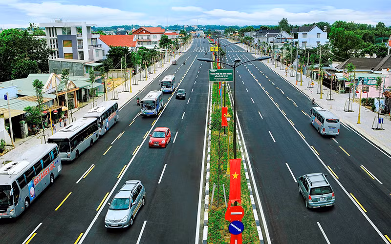 Hạ tầng giao thông đi trước tạo động lực thúc đẩy kinh tế - xã hội tỉnh Bình Dương phát triển.