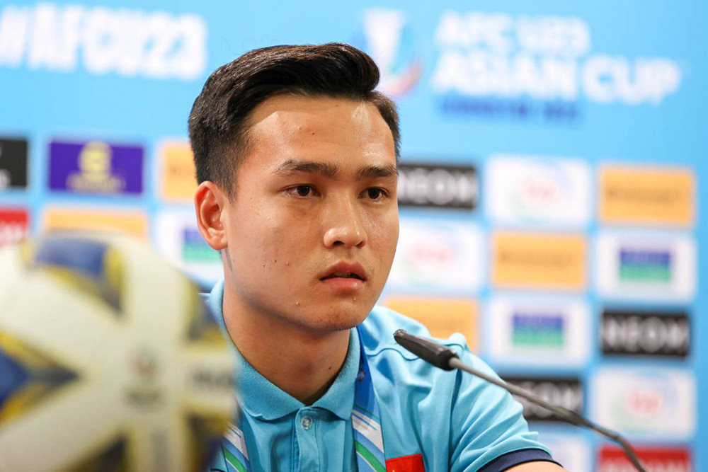 Đội trưởng Bùi Hoàng Việt Anh trả lời báo giới. (Ảnh: VFF) HLV Gong Oh-kyun: “U23 Việt Nam sẽ cố gắng để chơi một trận tốt nhất” -0