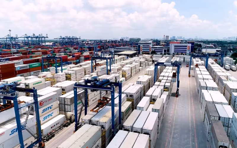 Giải quyết thủ tục cho gần 700 container quá cảnh tồn đọng tại cảng Cát Lái -0