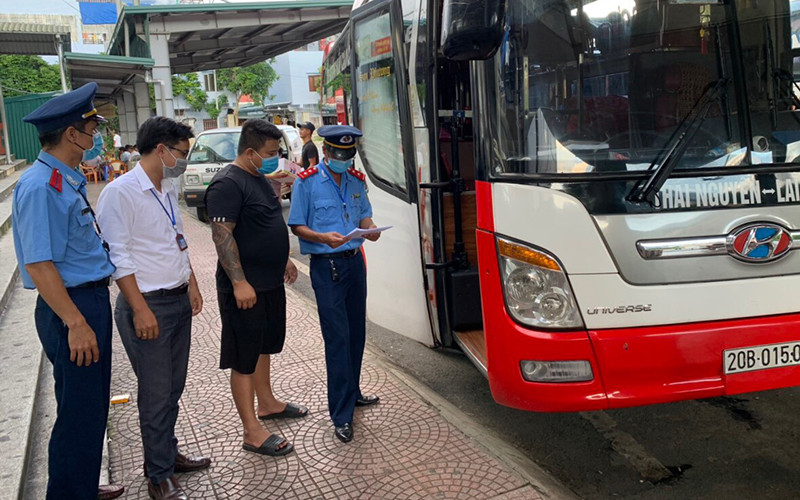 Thanh tra giao thông Lai Châu kiểm tra công tác phòng, chống dịch bệnh Covid đối với các đơn vị kinh doanh vận tải hành khách tại Lai Châu. Tạm dừng vận chuyển hành khách từ Lai Châu đi Hà Nội và ngược lại -0