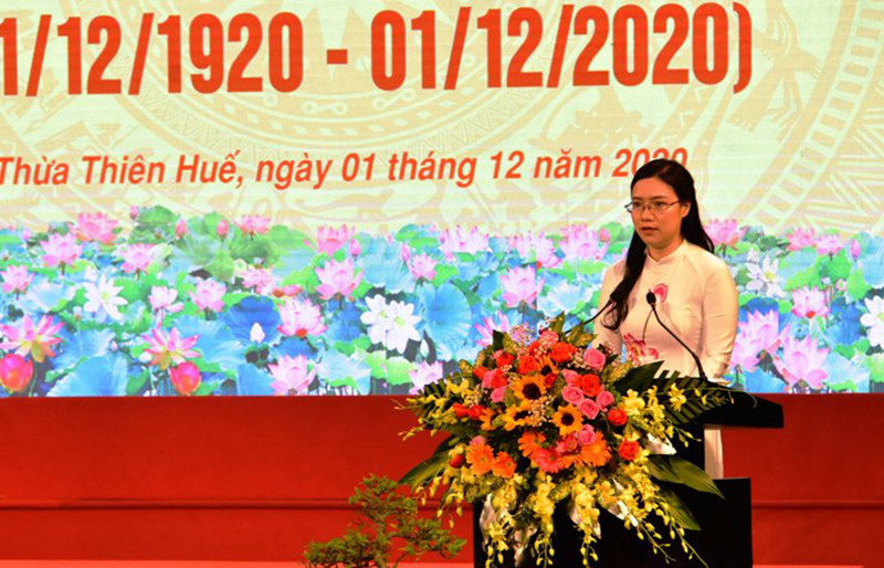 Giảng viên trẻ Trần Thị Phương Nhung, đại diện tuổi trẻ cả nước và tuổi trẻ Thừa Thiên Huế nói riêng phát biểu cảm nghỉ tại lễ kỷ niệm. Tấm gương sáng ngời, tận trung với Đảng, tận hiếu với dân -0