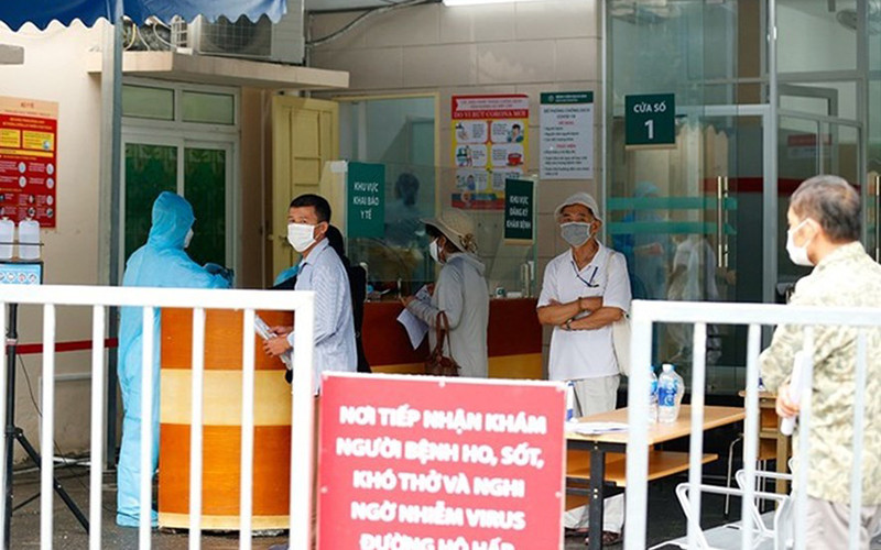 Nơi khám, sàng lọc những trường hợp ho, sốt, khó thở, nghi ngờ nhiễm virus đường hô hấp cấp được bệnh viện bố trí một khu riêng tại cổng số 2 (Gần Bệnh Viện Tai mũi họng Trung ương). (Ảnh: BVCC)