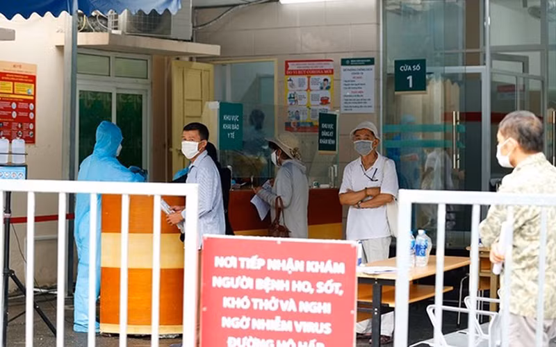 Nơi khám, sàng lọc những trường hợp ho, sốt, khó thở, nghi ngờ nhiễm virus đường hô hấp cấp được bệnh viện bố trí một khu riêng tại cổng số 2 (Gần Bệnh Viện Tai mũi họng Trung ương). (Ảnh: BVCC)