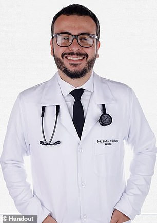Tiến sĩ João Pedro R. Feitosa, 28 tuổi, ở Rio De Janeiro, Brazil, tình nguyện viên thử nghiệm vaccine Covid-19 của AstraZeneca và Đại học Oxford, được xác nhận đã tử vong do tiêm giả dược. Tình nguyện viên thử nghiệm vaccine Covid-19 của Oxford tử vong do giả dược -0