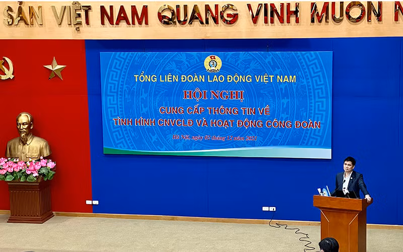 Phó Chủ tịch Tổng Liên đoàn Lao động Việt Nam Ngọ Duy Hiểu thông tin về tình hình chăm lo Tết Nguyên đán năm 2022 cho người lao động.