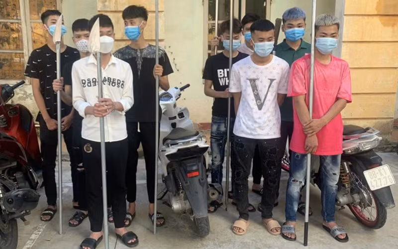 Vũ khí tự chế mà hai nhóm thanh thiếu niên sử dụng trong vụ đánh nhau