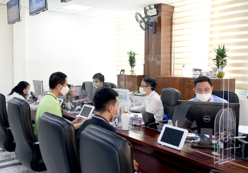 Trung tâm phục vụ hành chính công tỉnh Nghệ An luôn tạo điều kiện thuận lợi nhất trong giải quyết thủ tục hành chính cho người dân và doanh nghiệp. Nghệ An đề cao vai trò người đứng đầu trong cải cách hành chính -0