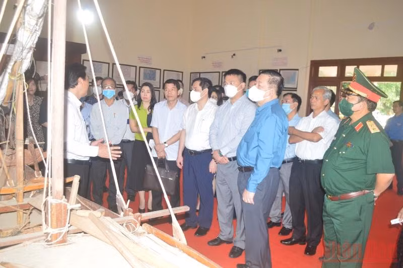 Lý Sơn cần gắn xây dựng quốc phòng, an ninh với phát triển kinh tế-xã hội -0