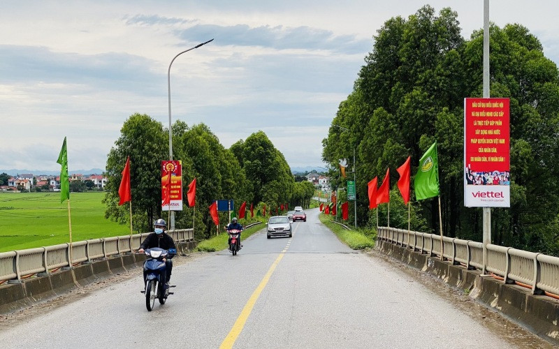 Pa-nô, áp-phích tuyên truyền bầu cử trên các tuyến đường huyện Yên Dũng (Bắc Giang). Đa dạng, sinh động các hình thức tuyên truyền bầu cử -0