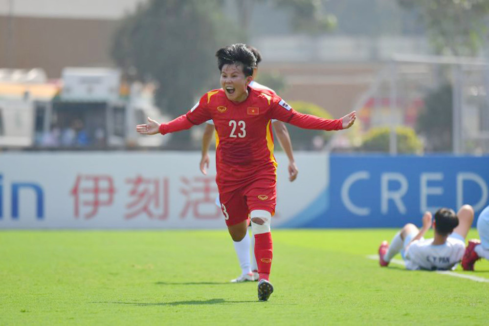 Bích Thùy ghi bàn vào lưới Đài Loan (Trung Quốc) giúp tuyển nữ Việt Nam giành vé dự World Cup. (Ảnh: VFF)