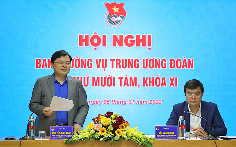 Các đồng chí Nguyễn Anh Tuấn, Bùi Quang Huy điều hành Hội nghị Ban Thường vụ Trung ương Đoàn lần thứ 18, khóa XI.