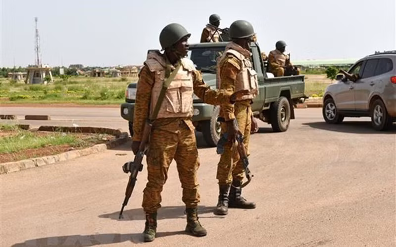 Binh sĩ Burkina Faso tuần tra tại Ouagadougou. (Ảnh: AFP/TTXVN)