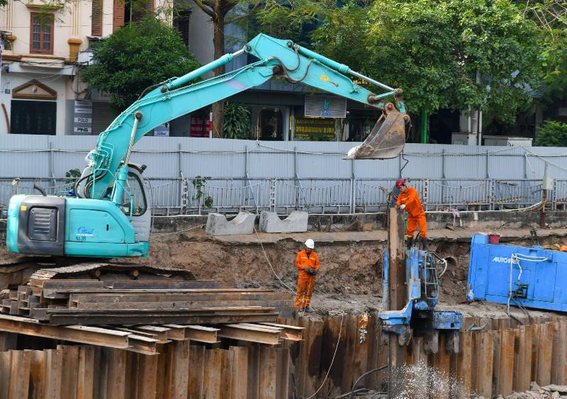 Tuyến số 2 dài 2,3km có đường kính D600mm đến D1.000mm, chạy qua các phố Lương Thế Vinh, Nguyễn Trãi, Nguyễn Xiển; Tuyến số 3 dài 1,8km có đường kính D2.200mm chạy qua nhiều tuyến phố như Hoàng Đạo Thành, Nguyễn Xiển, đường mới, Nhà máy Xử lý nước thải Yên Xá. Các tuyến cống nhánh đấu nối gồm 80 tuyến cống nhánh có chiều dài 6,5km có đường kính D315mm và ống HDPE với đường kính D400mm đến D630mm. Thi công hệ thống cống ngầm gom nước thải sông Tô Lịch -0