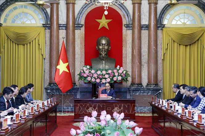 Chủ tịch nước Nguyễn Xuân Phúc tiếp đồng chí Khemmani Pholsena, Bộ trưởng, Chủ nhiệm Văn phòng Chủ tịch nước Lào. (Ảnh: Thống Nhất/TTXVN)