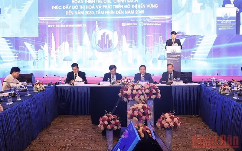 Các đại biểu tham dự hội thảo chuyên đề thúc đẩy kinh tế đô thị.