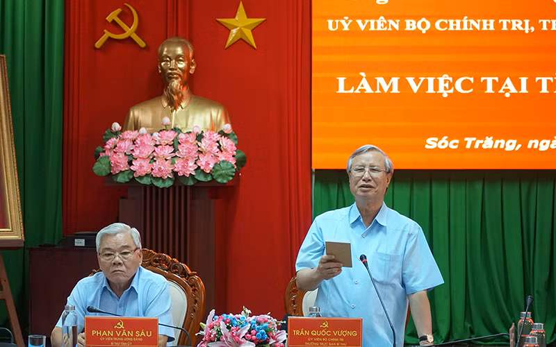 Đồng chí Trần Quốc Vượng phát biểu chỉ đạo tại Hội nghị.