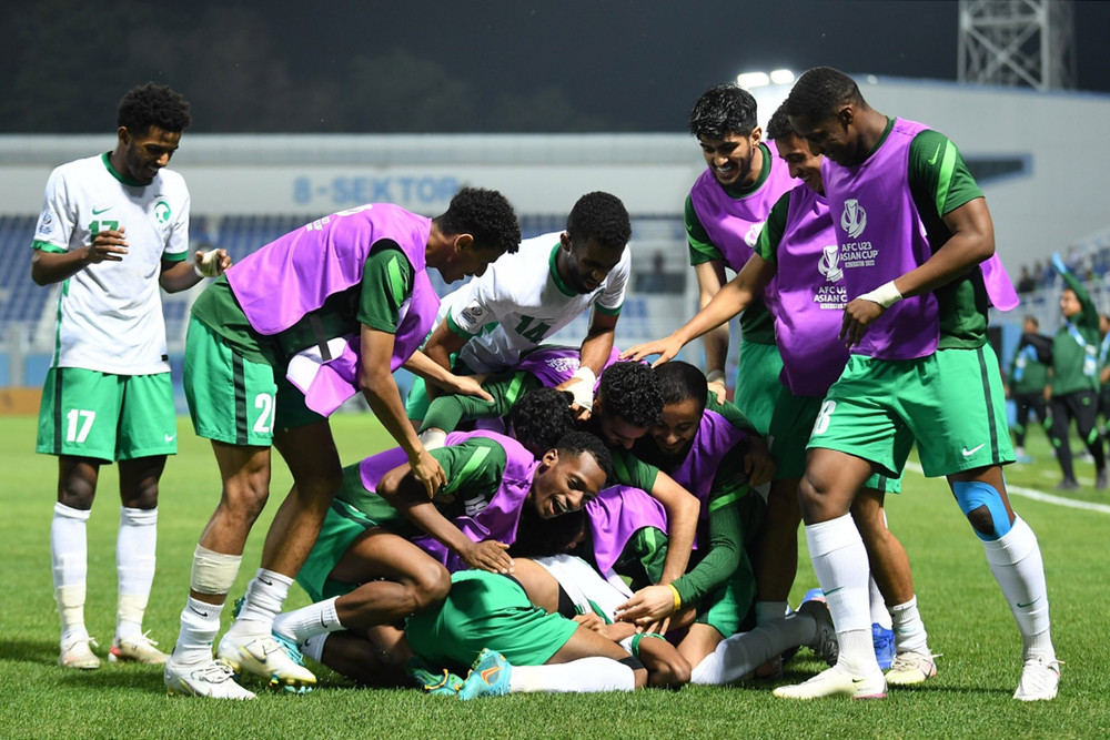 Các cầu thủ Saudi Arabia ăn mừng bàn mở tỷ số. (Ảnh: Ngọc Duy) (Hiệp 2) U23 Việt Nam 0-1 U23 Saudi Arabia: Văn Tùng vào sân -0